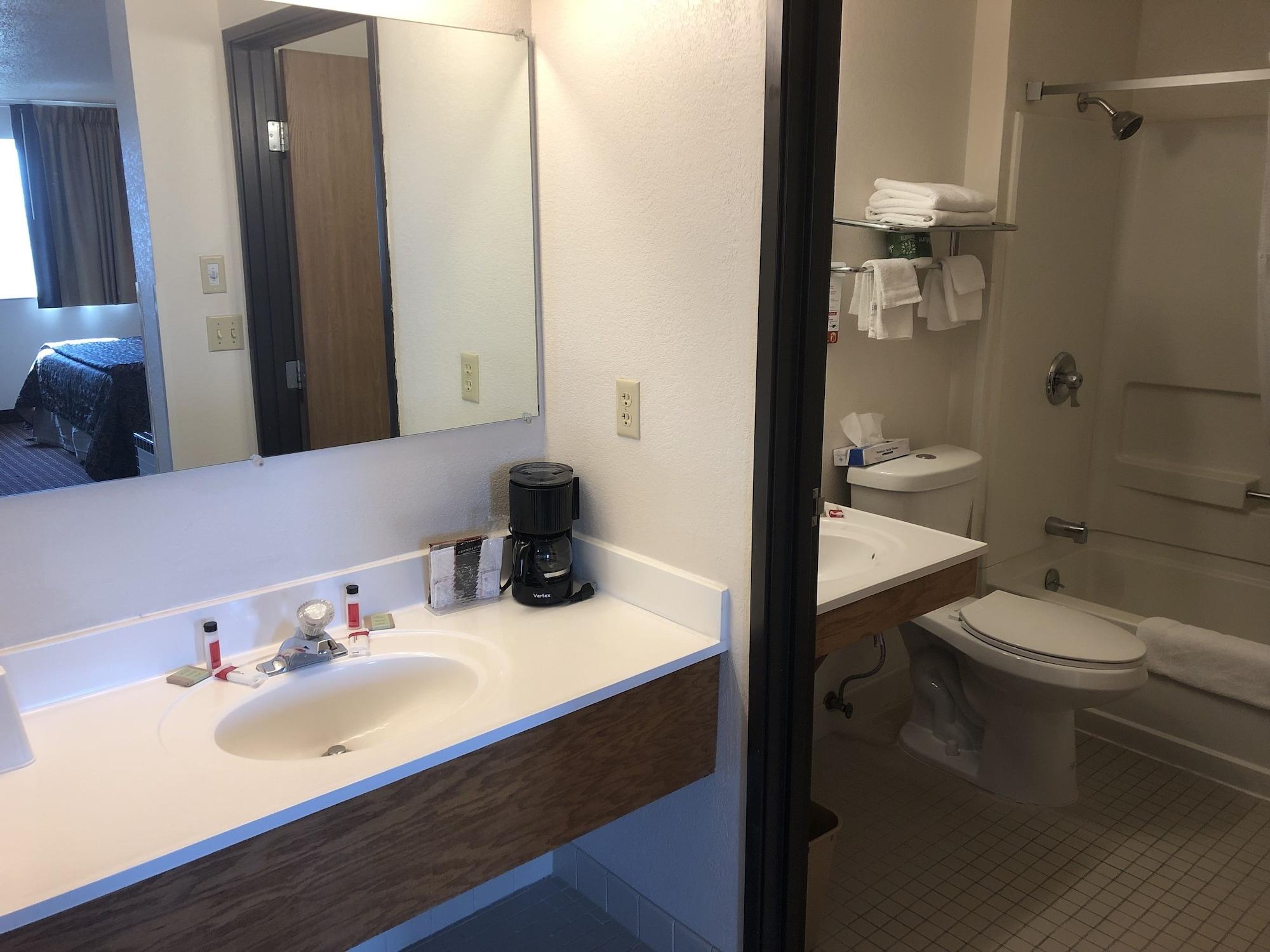 Super 8 By Wyndham Motel