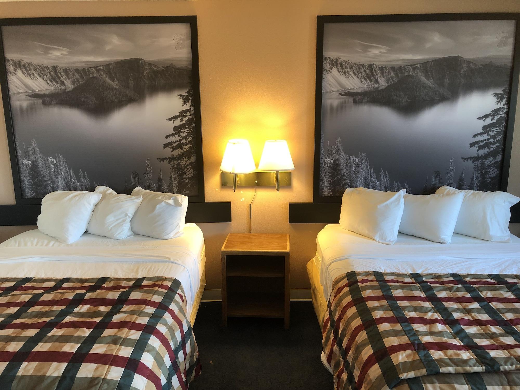 Super 8 By Wyndham Motel