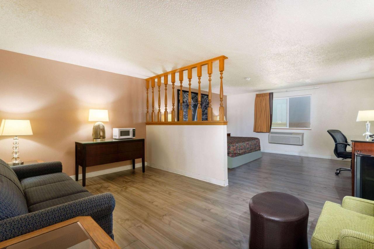 Super 8 By Wyndham