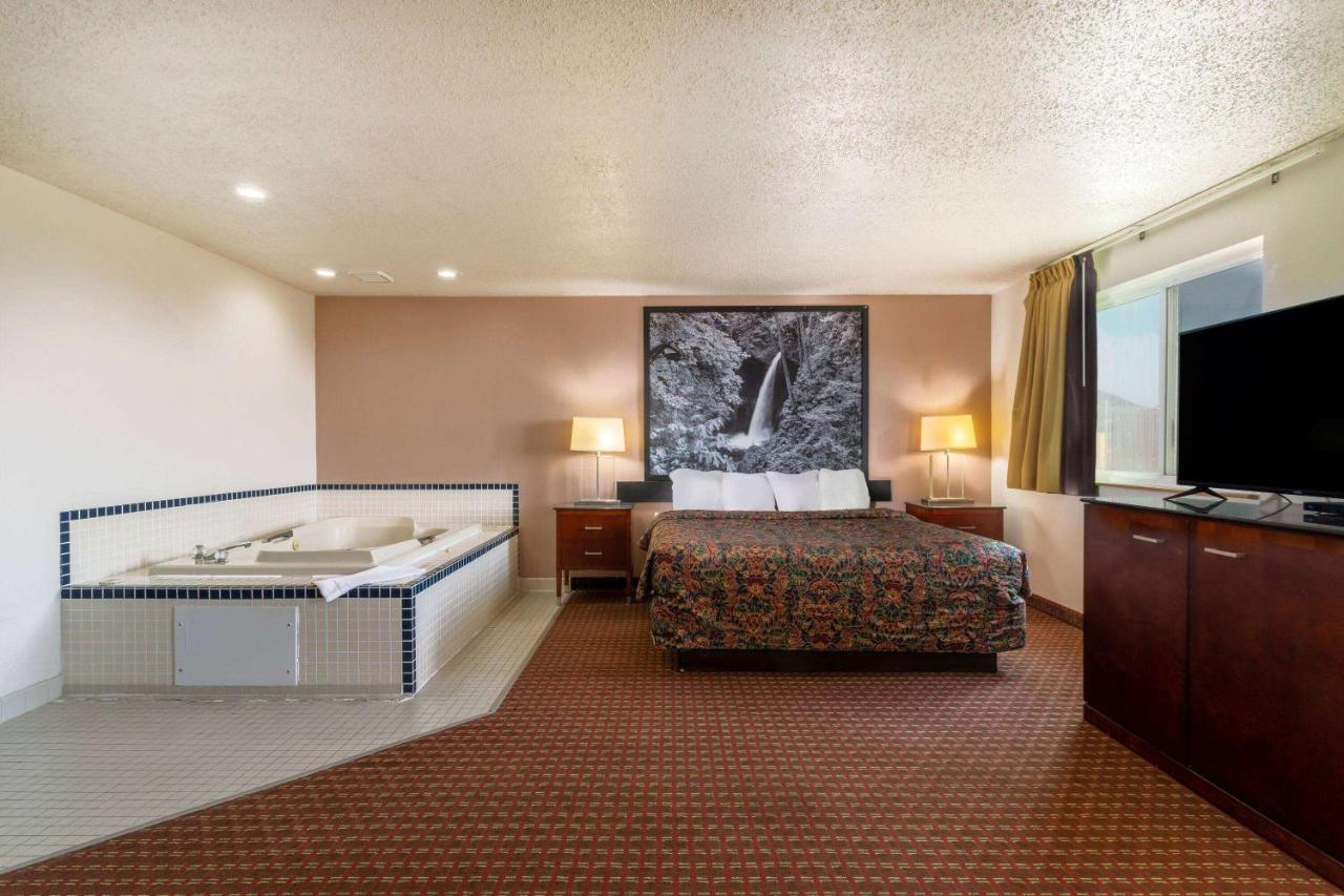 Super 8 By Wyndham